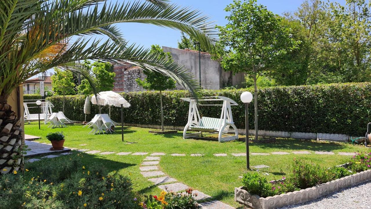 Bed&Breakfast Villa Lorena Forte dei Marmi Exterior foto
